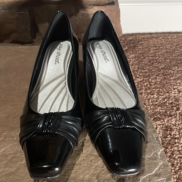 Easy Street Women’s Waive Black - Picture 2 of 9